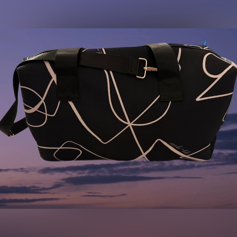 MALI & LILI Abstract print Weekender Bag NWT